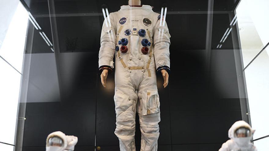 València muestra una réplica del traje espacial de Amstrong