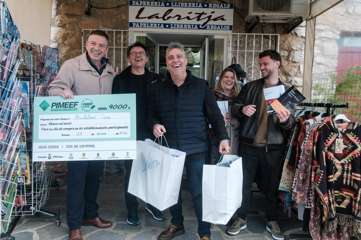 Todas las fotos de la jornada de compras de la campaña de Navidad de PIMEEF