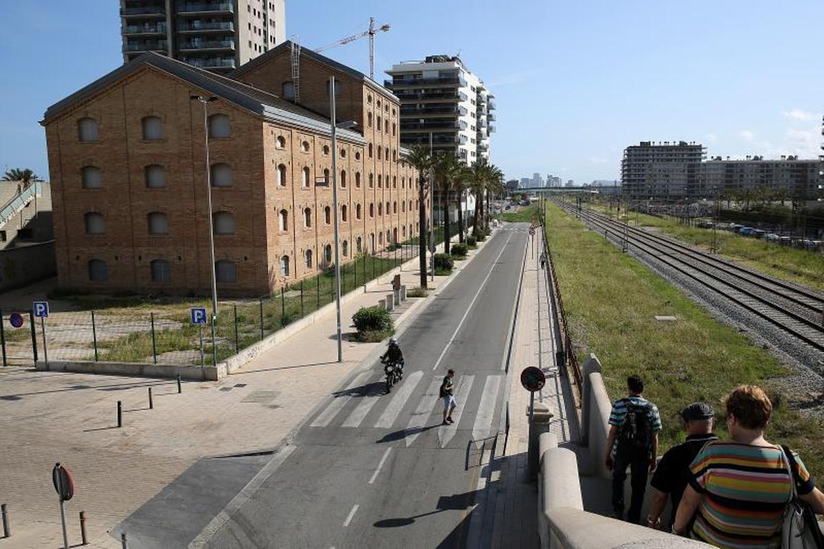 Fachada del edificio de la antigua fábrica CACI de Badalona, futura sede del Conservatori y la Escola de Música Moderna de Badalona.