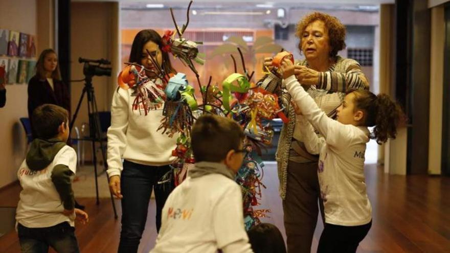 Algunas de las obras expuestas de los alumnos con la colaboración de artistas locales en el proyecto Mubavi.