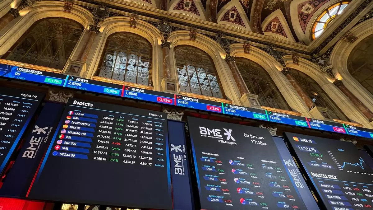 Ibex se despide de los 14.000 puntos y cae un 1,5% a media sesión ante la tensión en Oriente Medio