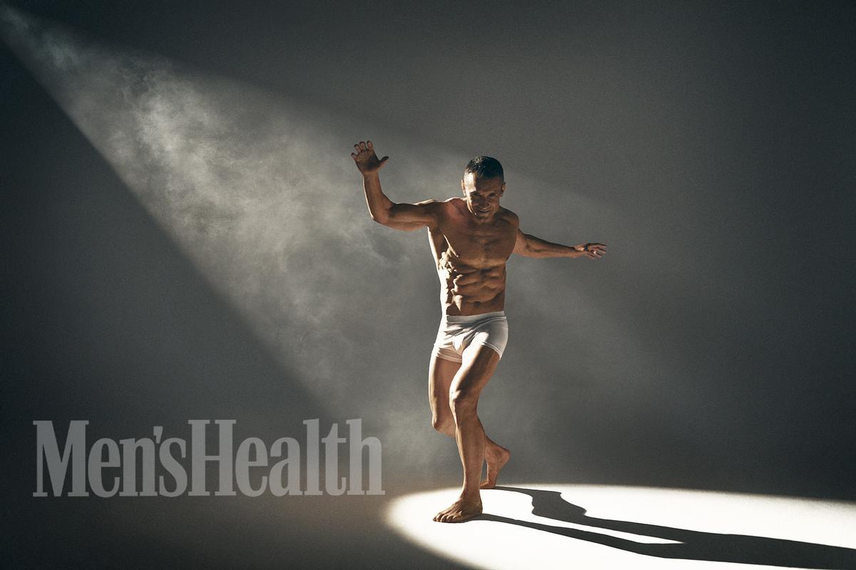 Jesús Vázquez en una de las imágenes de la revista.