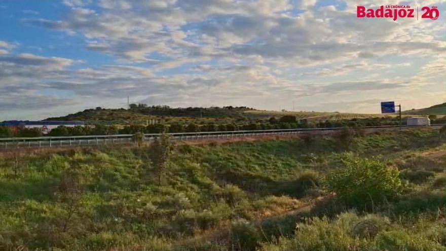 Vídeo | Los vecinos del Cerro Gordo de Badajoz se quejan del ruido que provoca el paso de camiones por la A-5