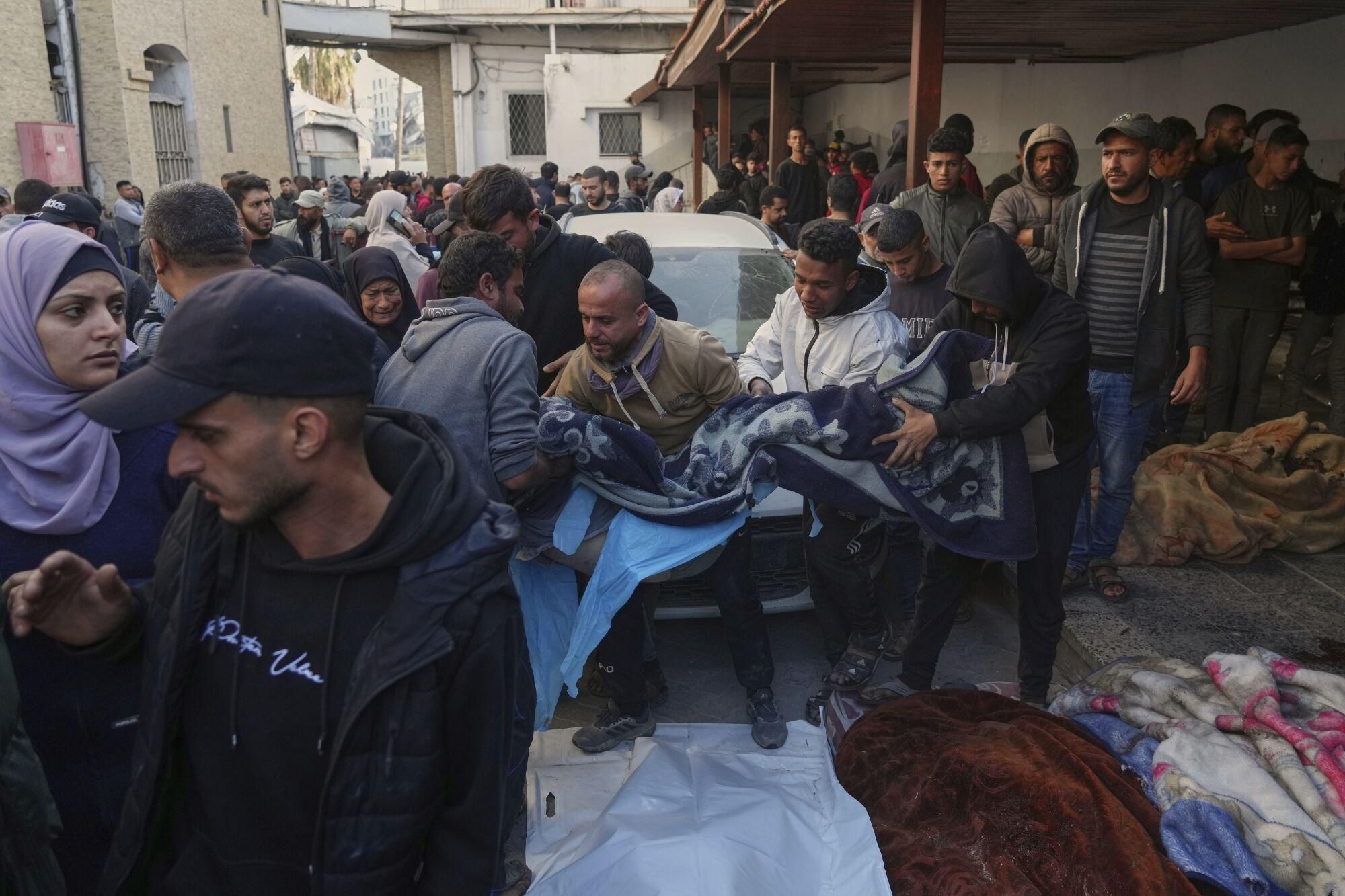 El ataque con el que Israel ha roto la tregua en Gaza, en imágenes.