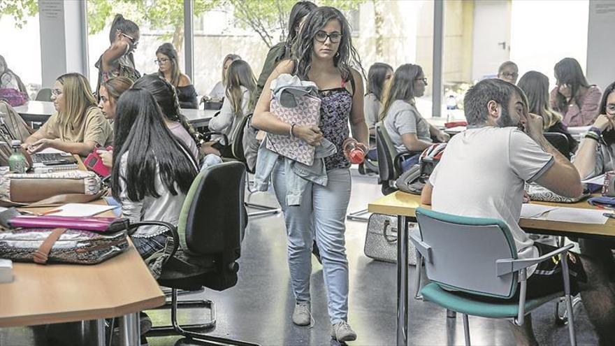 Las alumnas de la UEx superan a los chicos en rendimiento y acaban antes el grado