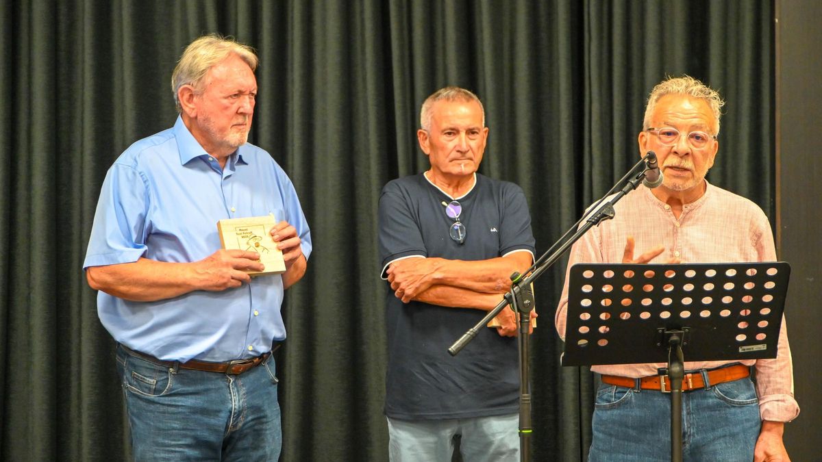Vicent Todolí, Joan Martí y Cebrià Molinero, tras recibir el Premi Petroff.
