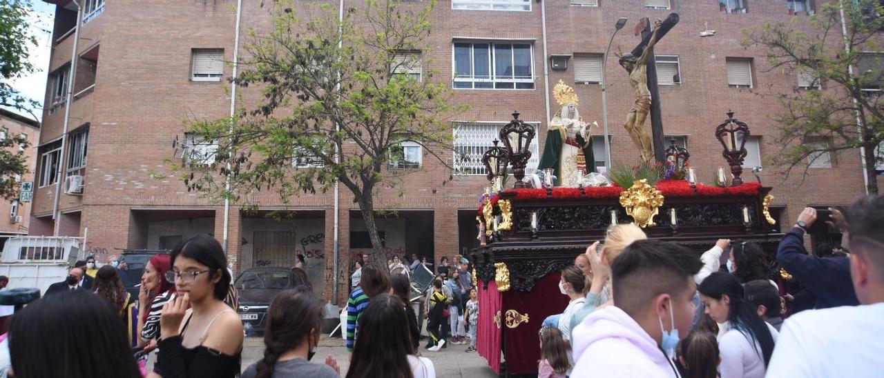 El paso de La Piedad, con la antigua talla del titular, se encamina hacia la carrera oficial.