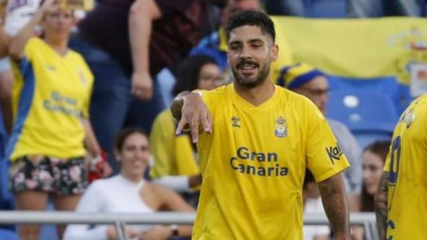 El defensor de Tamaraceite Álex Suárez celebra su tanto ante el Eibar. | |