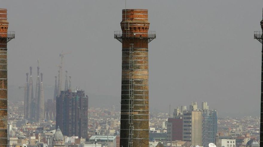 El exceso de contaminación en el aire causa un millar de muertes al año en Barcelona