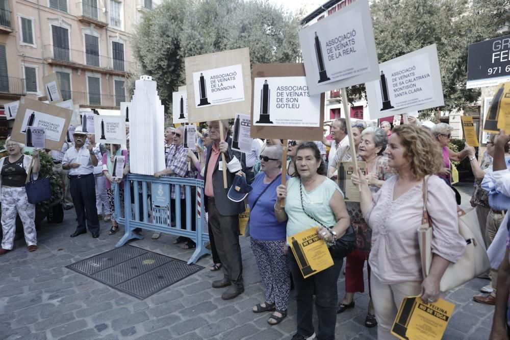 Pleno de Cort con manifestaciones de trabajadores de la EMT, cazadores y defensores de sa Feixina