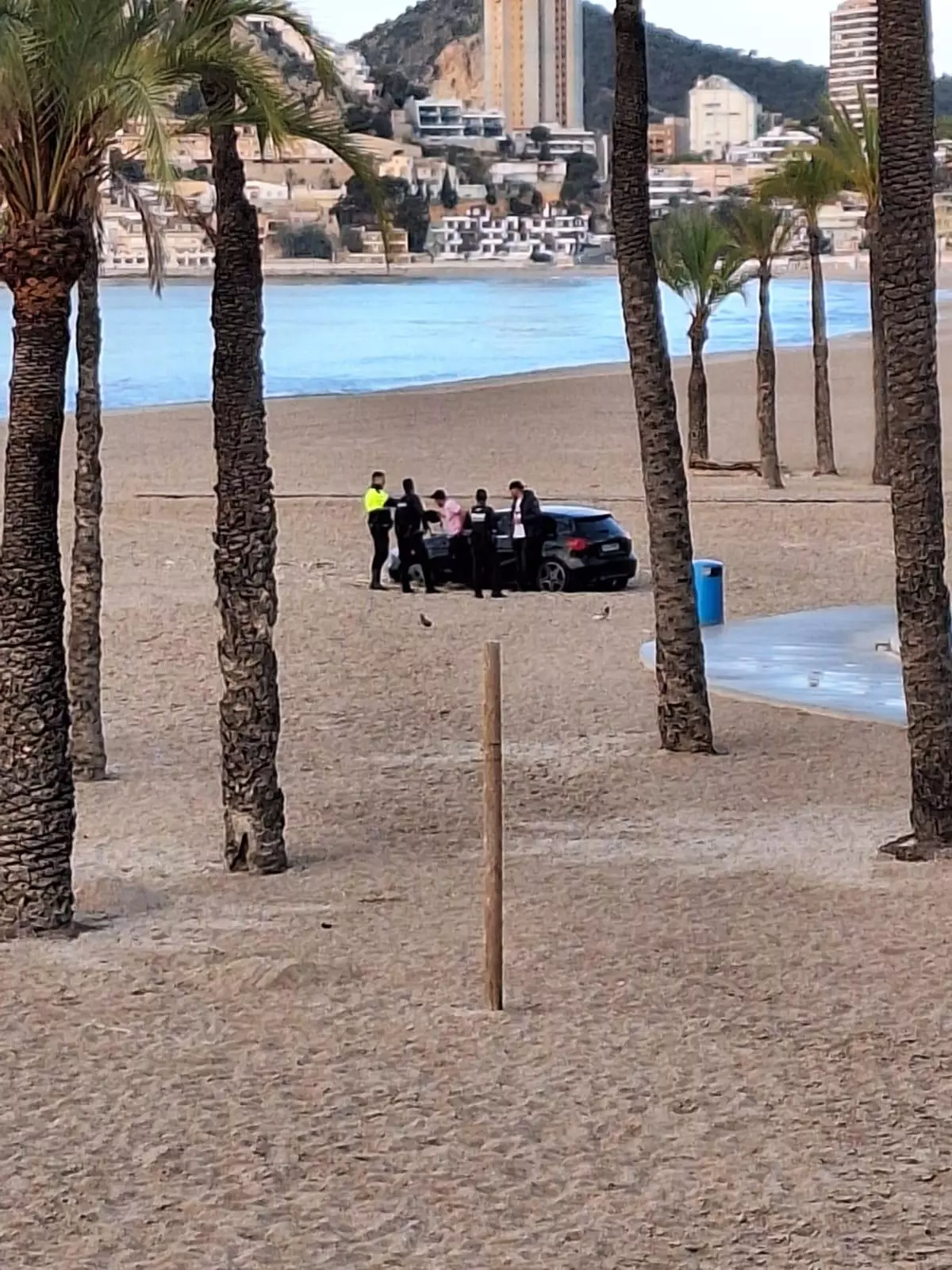 Mil euros de multa por "aparcar" en la playa de Poniente de Benidorm