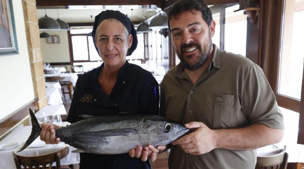 Mariam Quirós y Ramón Menéndez, con un bonito en El Guernica.