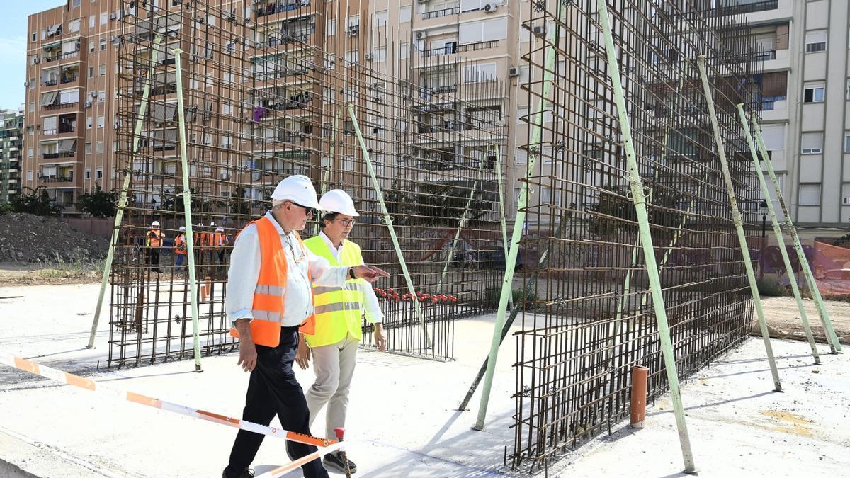 Juan Giner de visita por las obras del colegio CEIP Sant Àngel de la Guarda