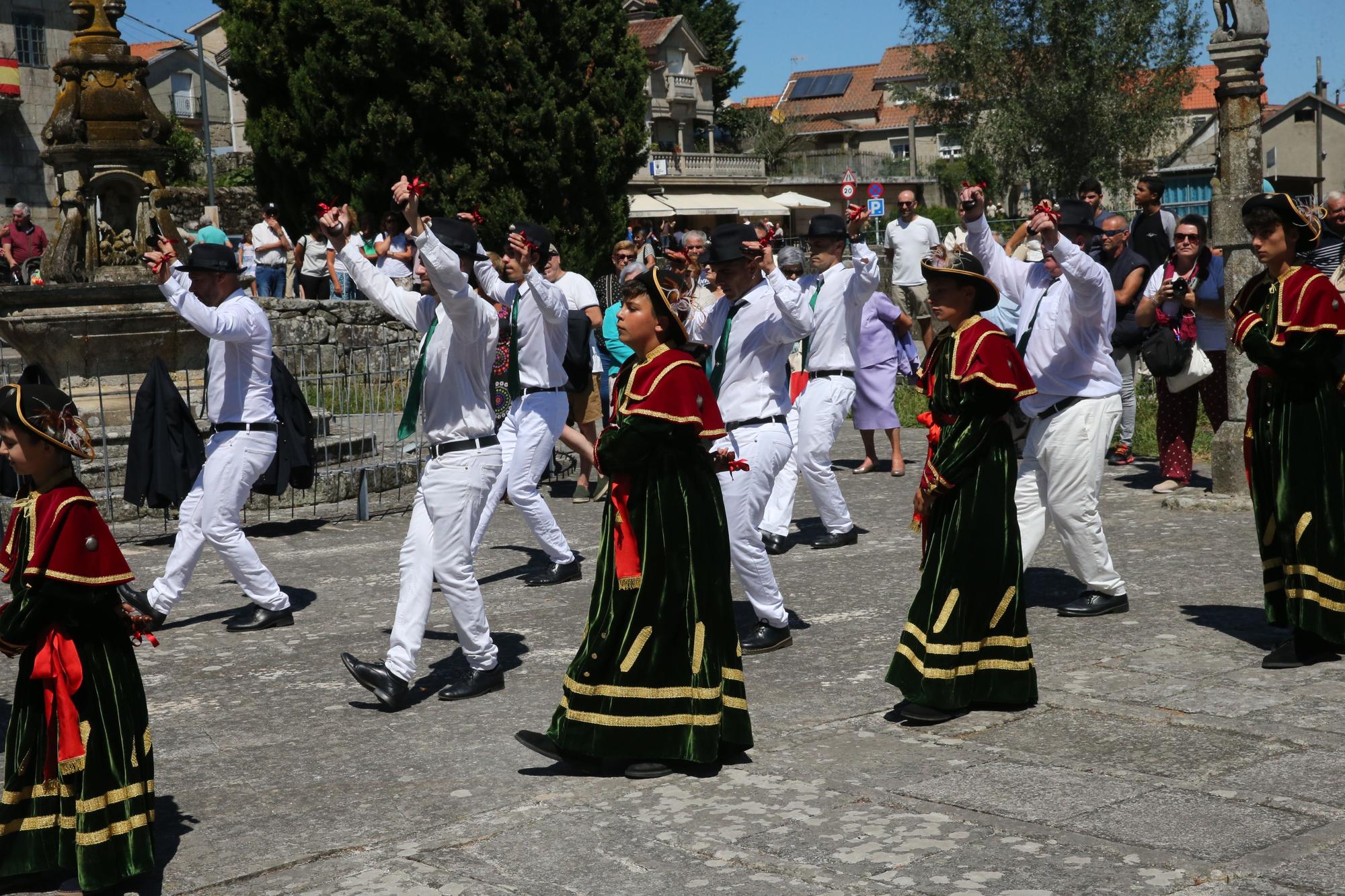 La procesión y la danza de San Roque de O Hío en imágenes (II)