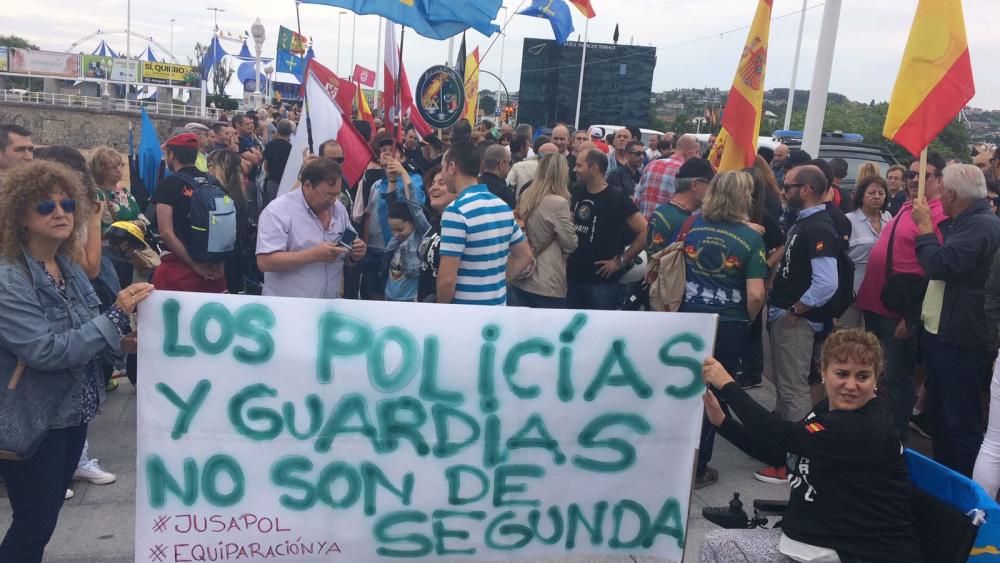 Concentración en Gijón de Policías y Guardia Civil