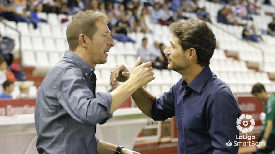 Víctor y Ramis se saludan antes del encuentro en Albacete