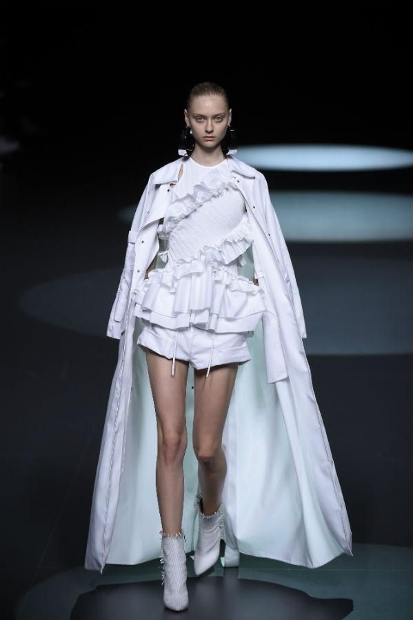 Juan Vidal primavera-verano 2017: trench 'affaire' XL