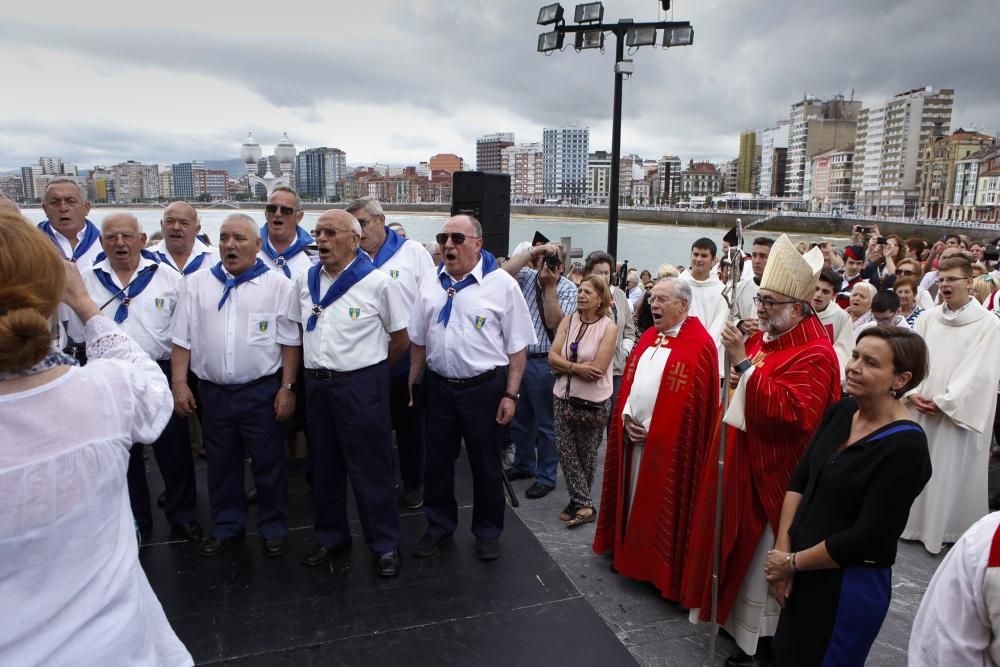 Gijón bendice sus aguas por San Pedro