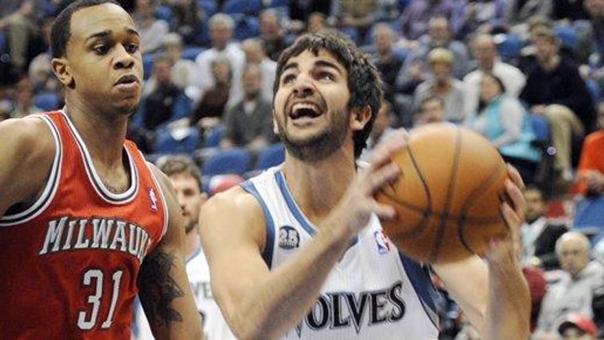 Ricky Rubio entra a canasta.