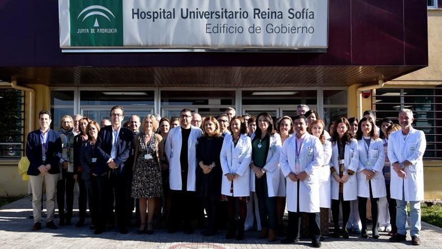 La delegada de Salud y Familias mantiene un encuentro con profesionales del Reina Sofía