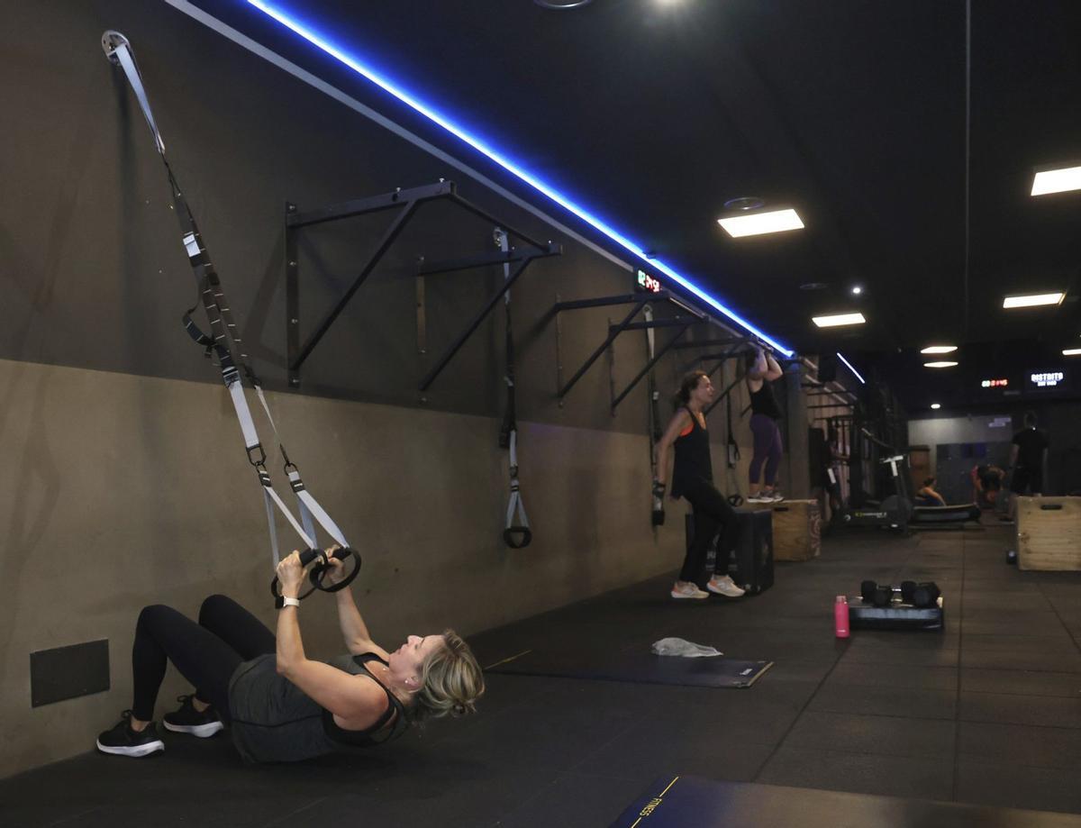 Usuarios en un gimnasio de Vigo.