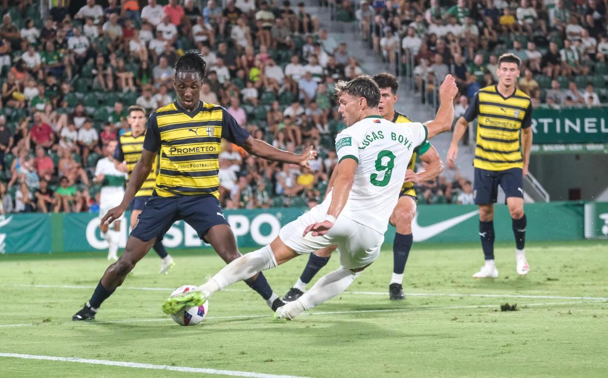 Las mejores imágenes del Elche CF - Parma Calcio 1913 del trofeo "Festa d´Elx"