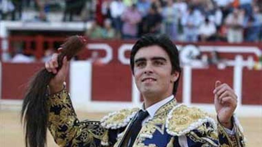 El torero Miguel Ángel Perera consigue el premio al mejor torero al natural