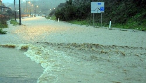 CICL?N GOLPEA ISLA ITALIANA DE CERDE?A