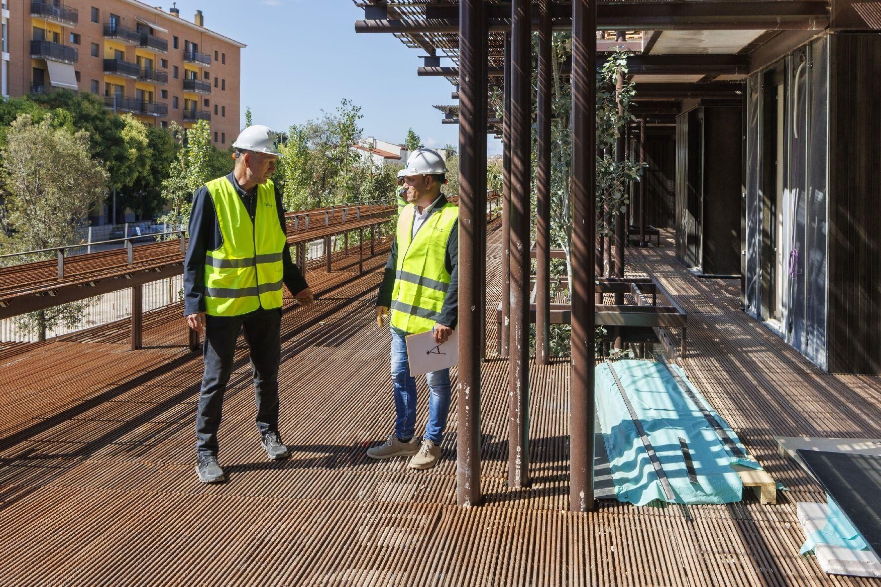 Obres a La Parada, l'edifici més singular de Manresa des de fa dècades