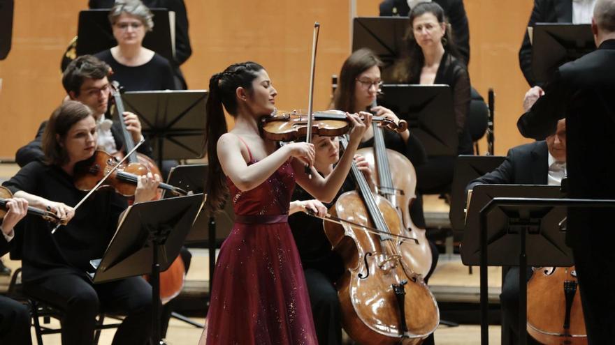 La violinista granadina María, la dueña del Auditorio