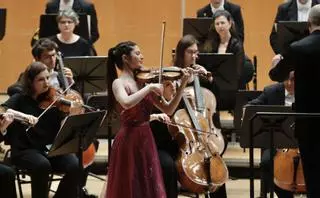 La violinista granadina María, la dueña del Auditorio