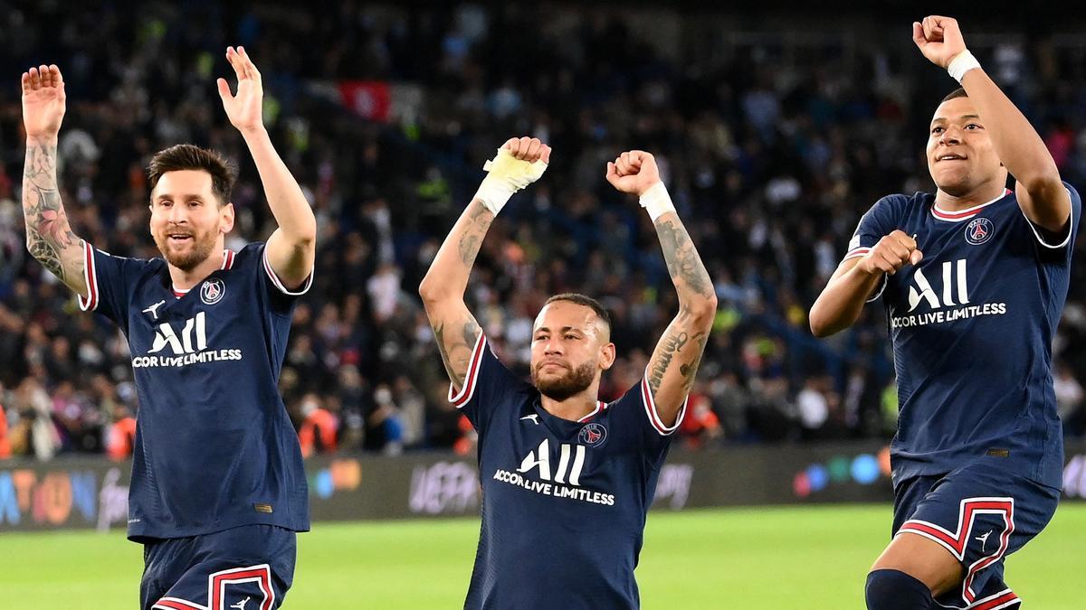 Messi, Neymar y Mbappé celebran con los aficionados el triunfo del PSG sobre el City