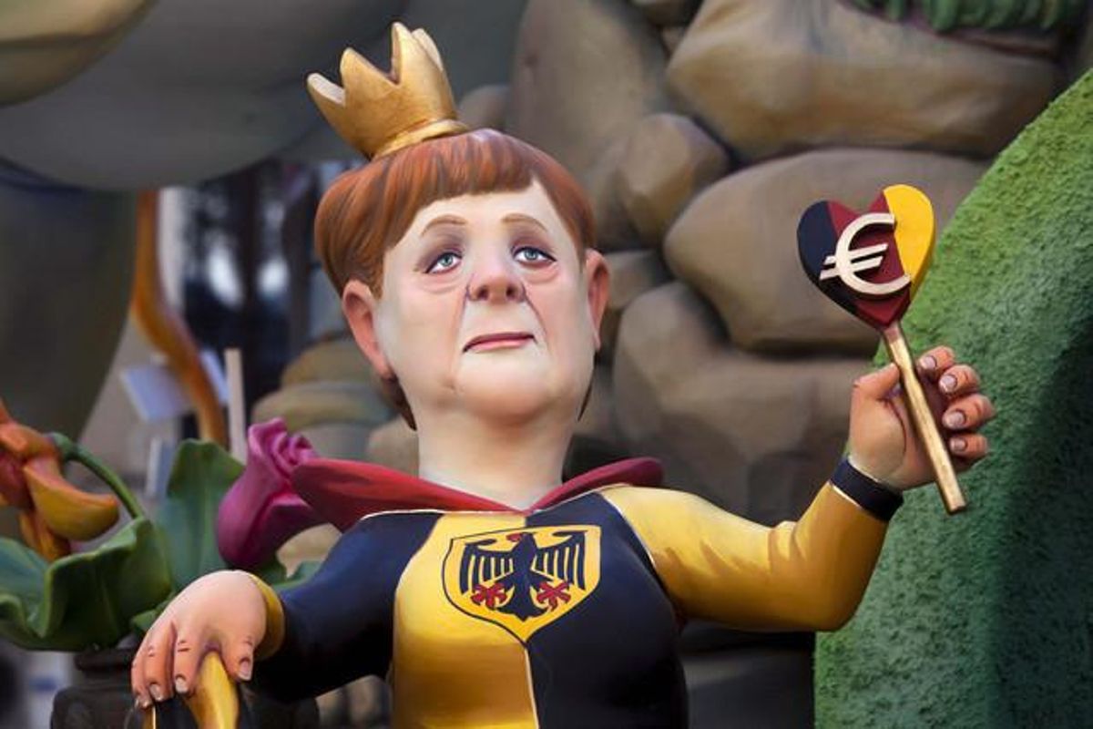 Detall del ninot de la cancellera alemanya, Angela Merkel, que es pot veure en un dels monuments de cartró pedra de les falles de València.