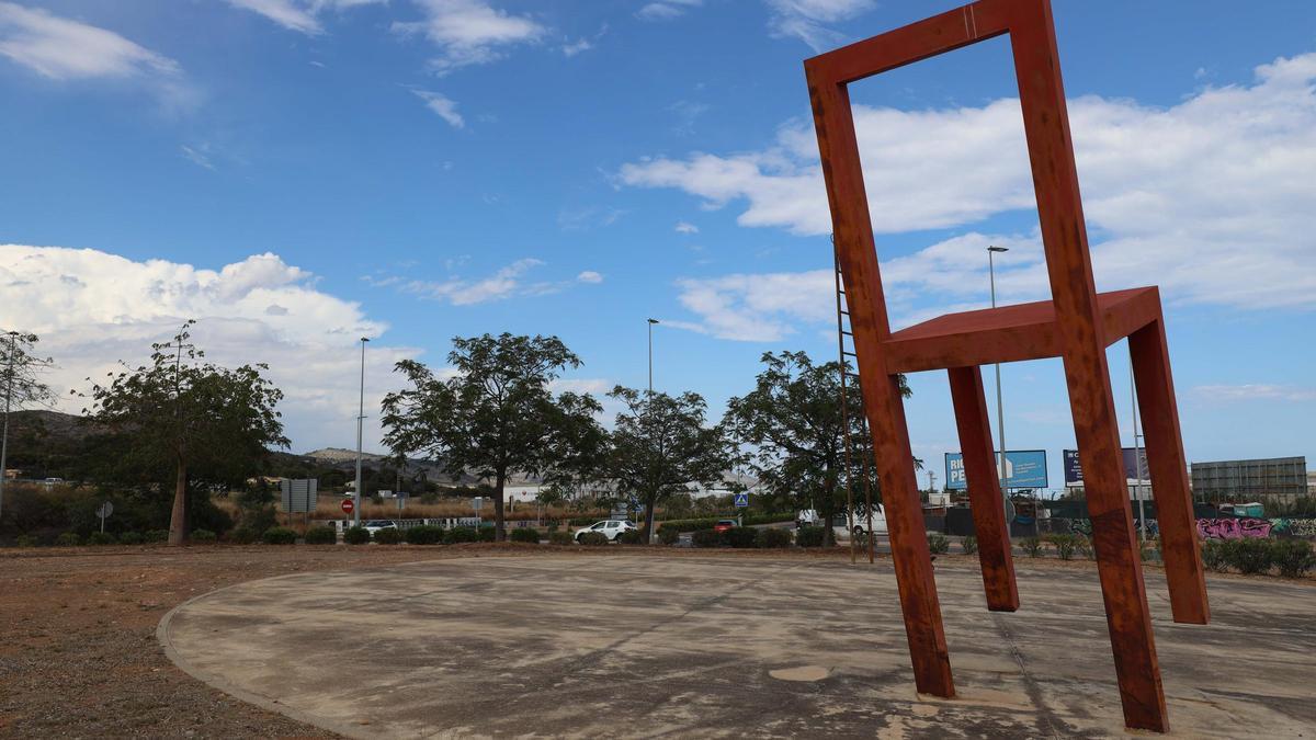 El primer tramo de la ronda Oeste arranca de la rotonda de la silla en la UJI.