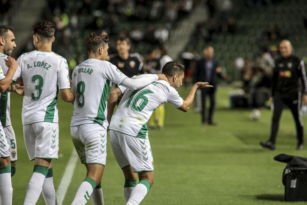 El Elche rompe el maleficio, vuelve a ganar en el Martínez Valero y recupera el olfato realizador en un partido más efectivo que brillante