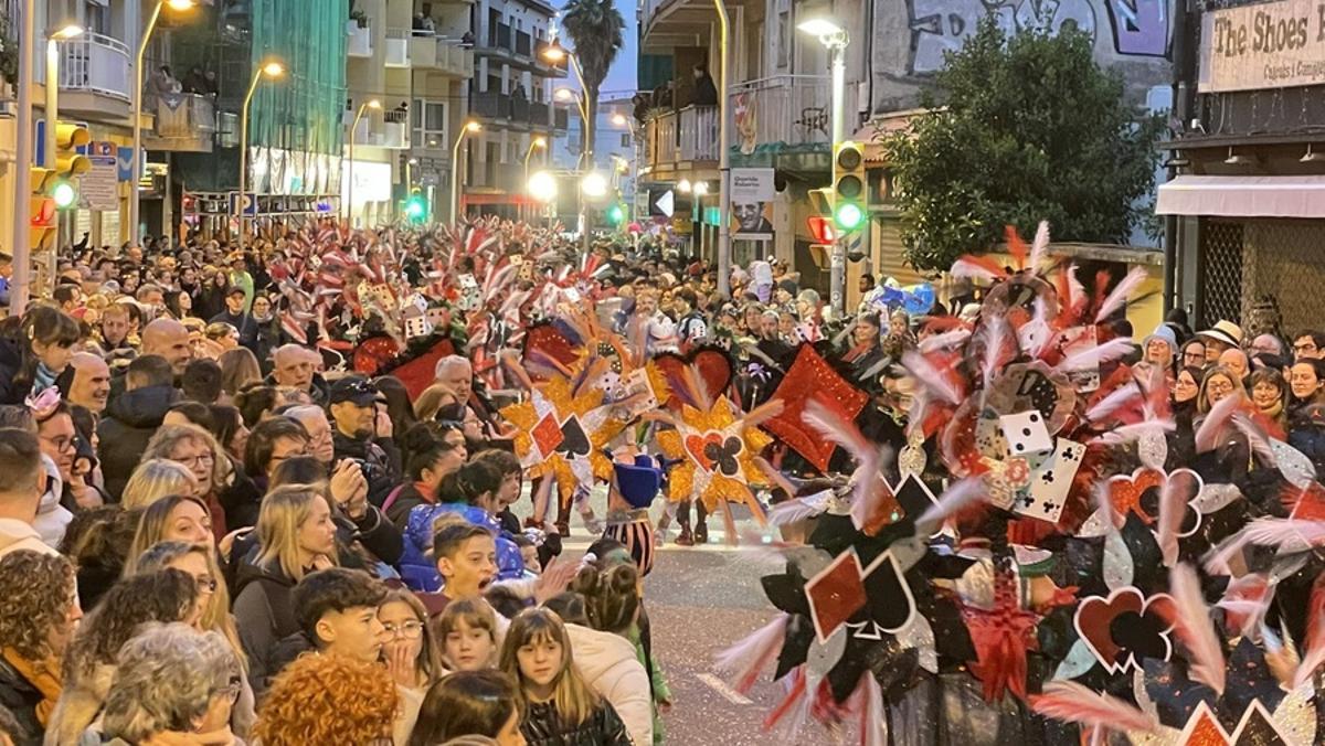 Milers d’espectadors segueixen la Rua de Carnestoltes de Blanes, l’acte central del XIII Carnaval Costa Brava Sud. Milers d’espectadors segueixen la Rua de Carnestoltes de Blanes, l’acte central del XIII Carnaval Costa Brava Sud.