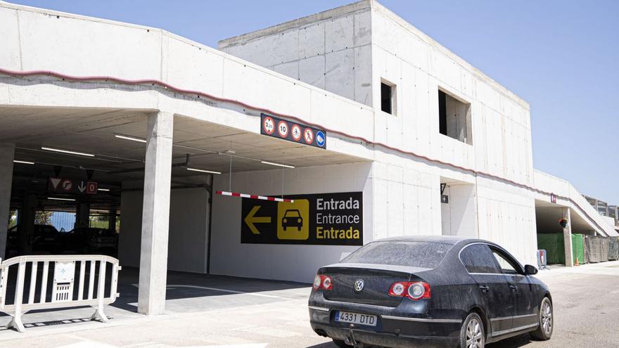 Tráfico rodadoAbre la primera planta del nuevo edificio de aparcamientos | IRENE VILÀ