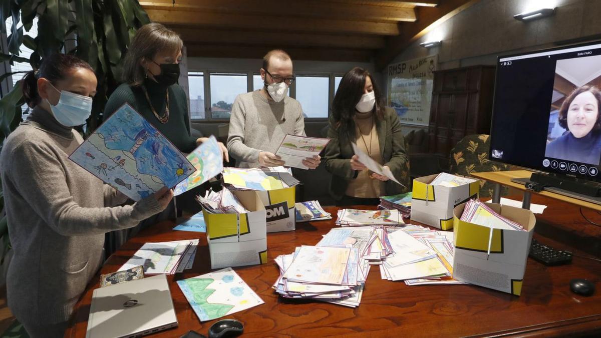 Mabel Ayo, S. García, M. Conde, Carla del Río, y vía virtual, Amaia Mauleón, en la reunión del jurado. |   //R.G.