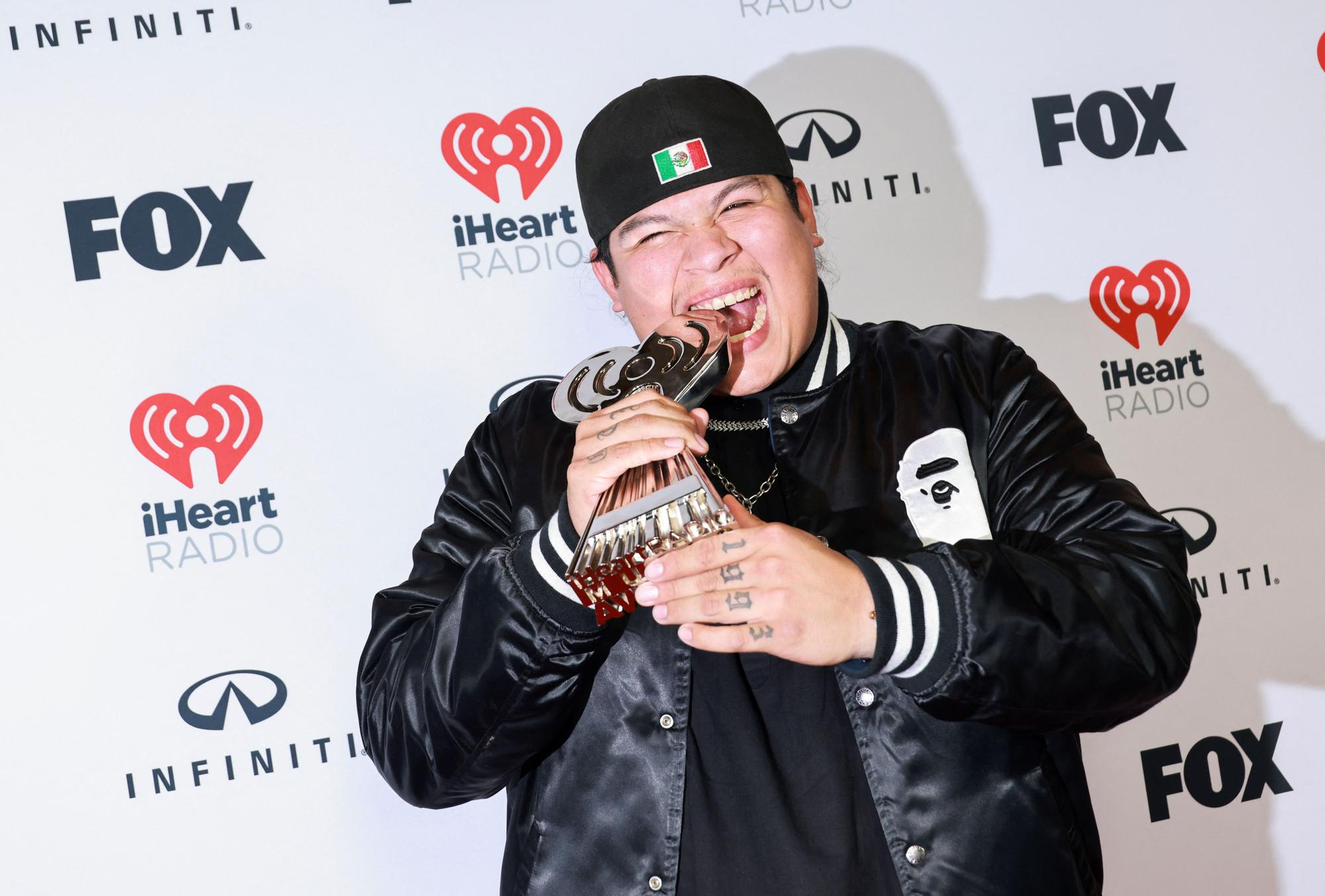 Las mejores imágenes de la alfombra de los iHeartRadio Music Awards 2023