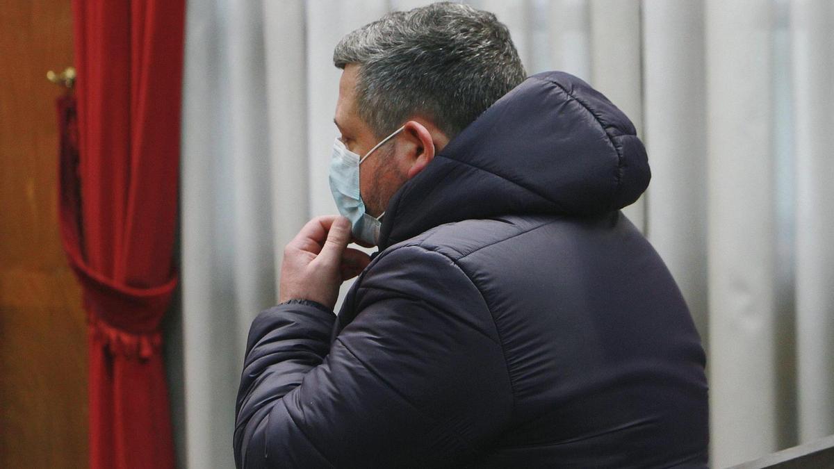El acusado, en el juicio en la Audiencia Provincial tras el que fue condenado a 3 años de prisión.