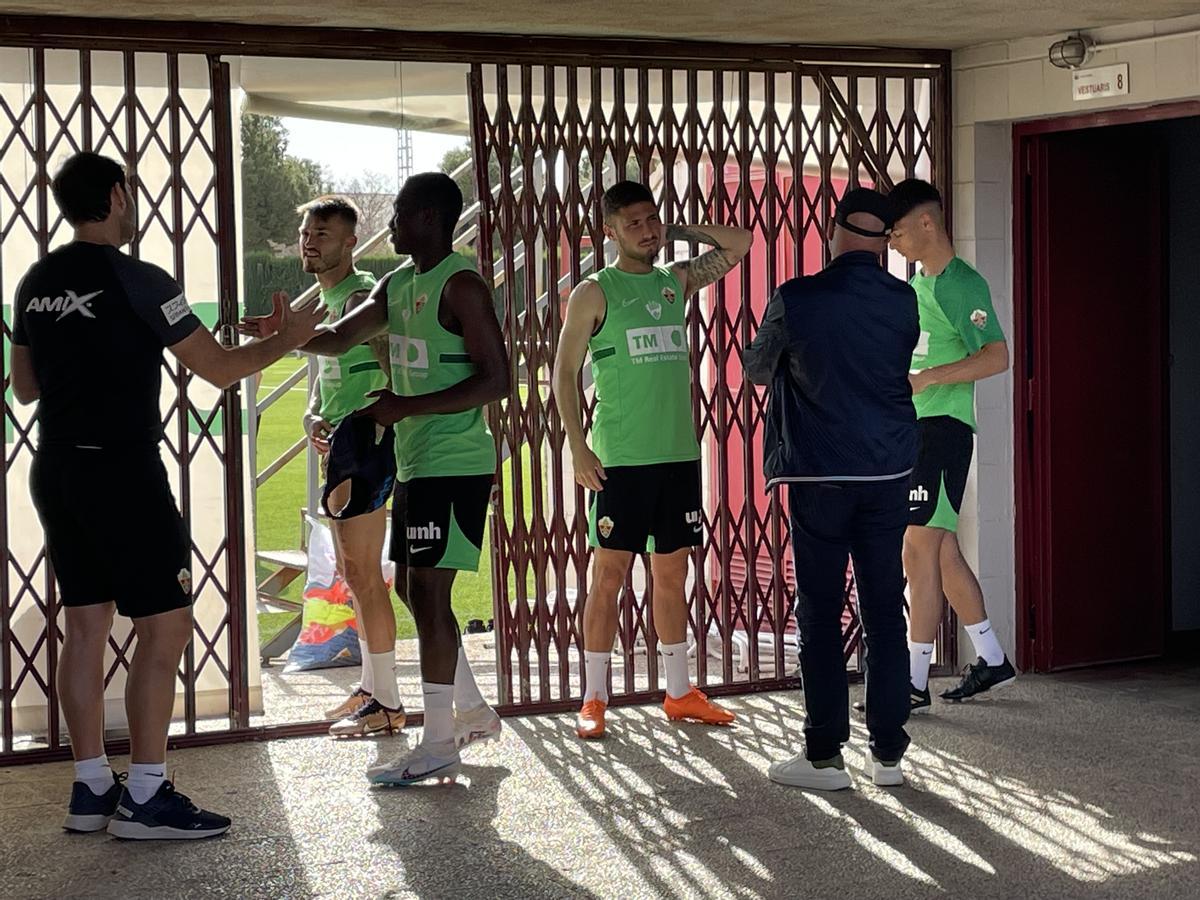 Entrada de los jugadores al último entrenamiento previo al Elche CF - FC Barcelona