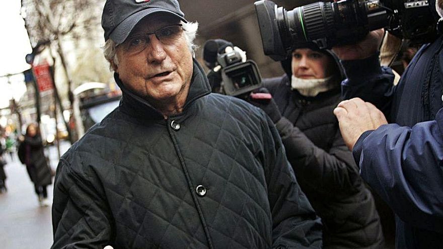 Bernard Madoff, en Nueva York, en diciembre de 2008.  | // REUTERS