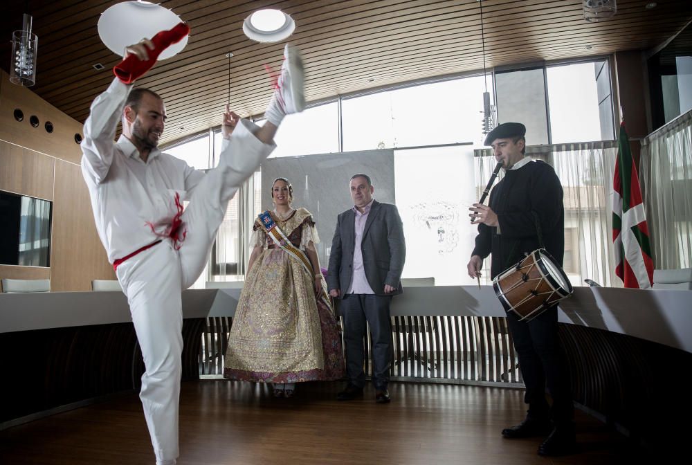 Es la danza tradicional que se ejecuta a título de homenaje.