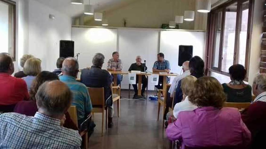 La presentación de &quot;Hijos de Pría&quot;, en la Casa de Cultura de Nueva.