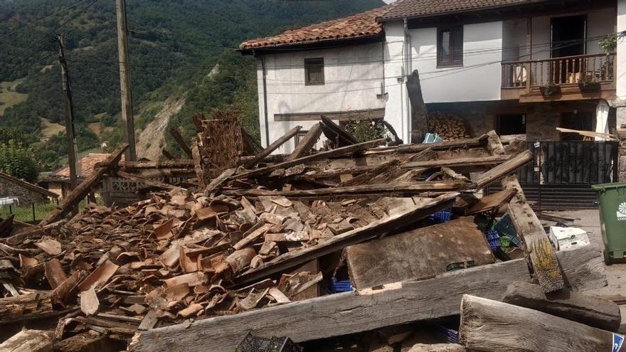 La dispersión de la propiedad, el gran problema para conservar los hórreos y paneras en Asturias: "Deberían sacarse a subasta"
