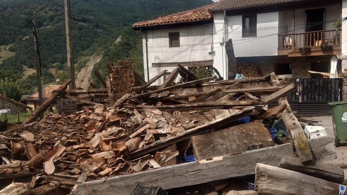 Los restos de la panera de Santibáñez de la Fuente, en Aller