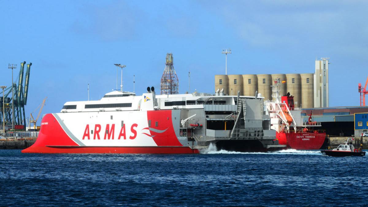 Armas Trasmediterránea recuerda que el uso de mascarillas es obligatorio.