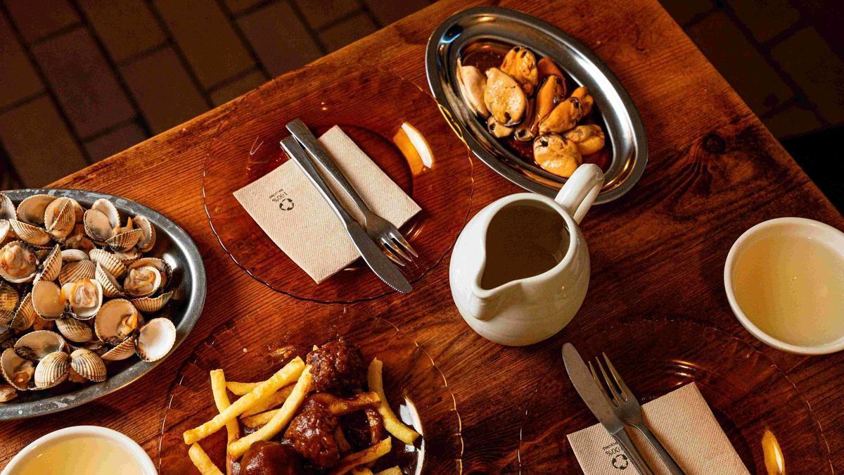 Algunas de las tapas que se pueden degustar en la mejor calle de A Coruña elegida por Viajar para tapear