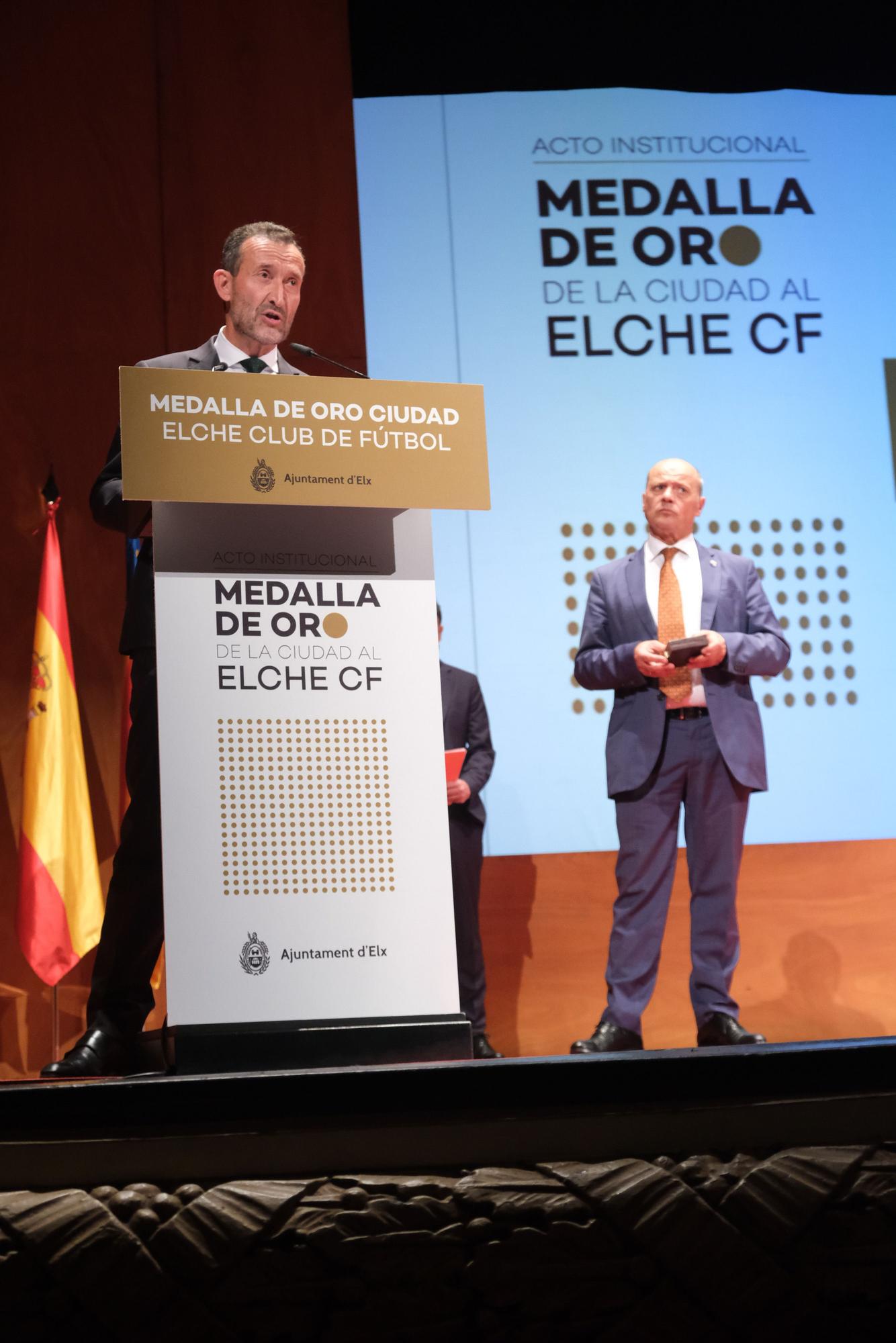 El Elche C.F recibe la Medalla de Oro de la Ciudad