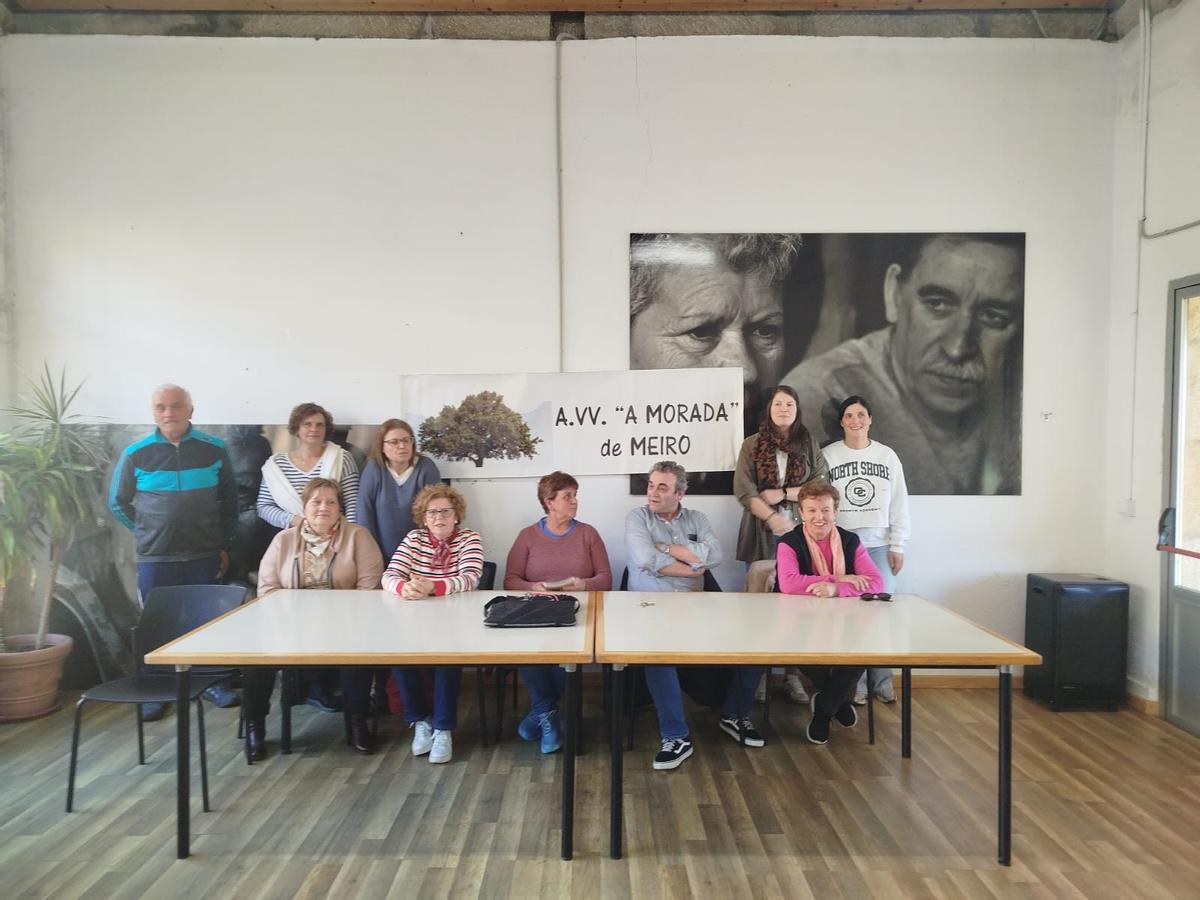 El nuevo presidente Pablo Portela (2º dcha.) con la directiva.